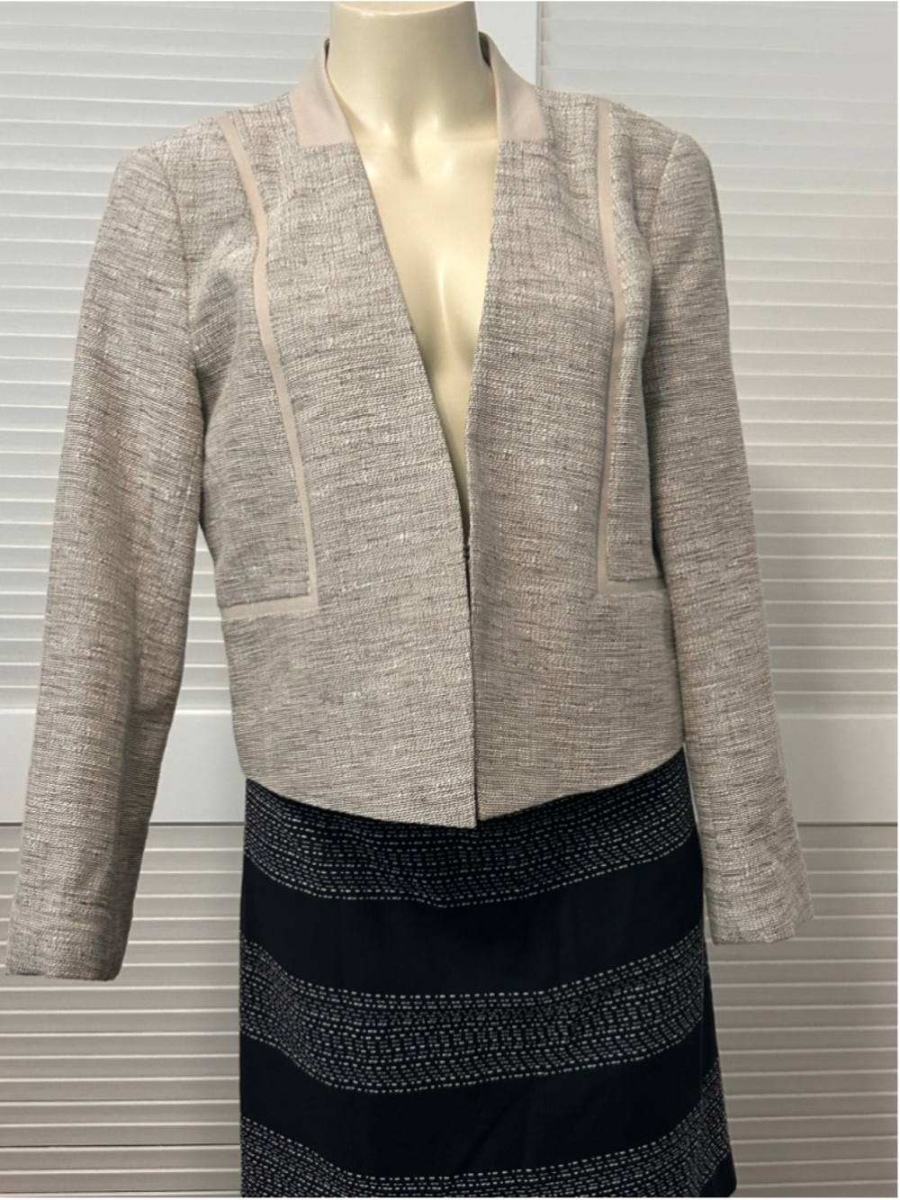 Tahari Size 14 Beige Textured Open Front Blazer Jacket